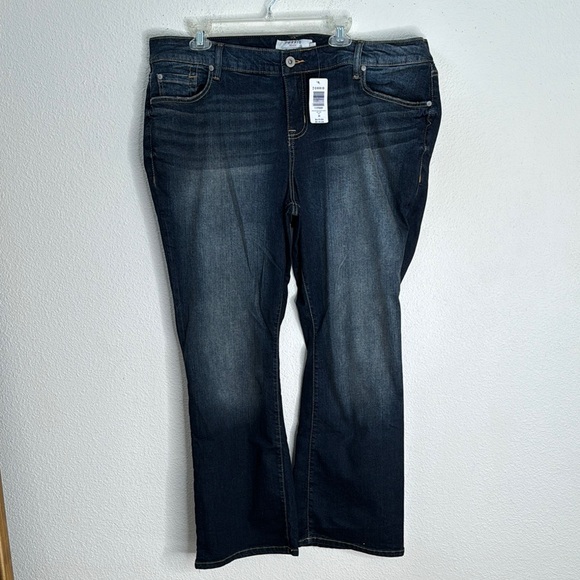 NWT Torrid Dark Wash Relaxed Bootcut Bayou Jeans  size 20 Short - Picture 4 of 13